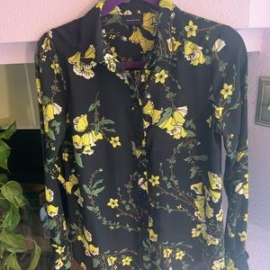 🌼Stunning Black with Yellow Flowers long sleeve blouse (XS) 🌼
